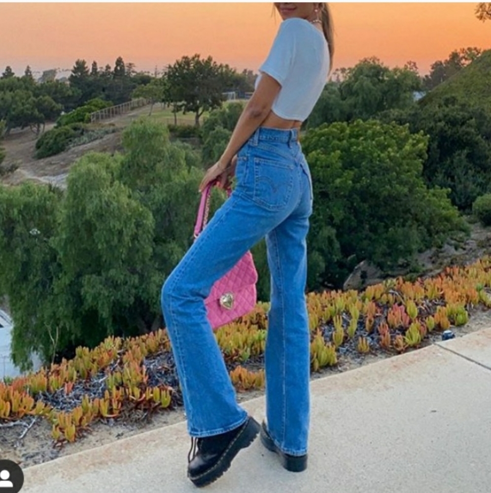 Levi's RIBCAGE Flare Super High Rise Jeans - Picture 3 of 9